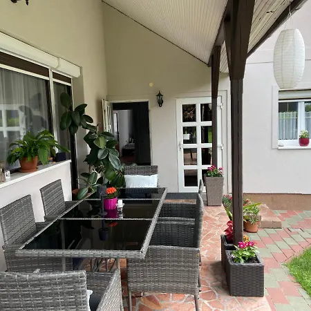 Hajduhegy Vendeghaz 아파트 *