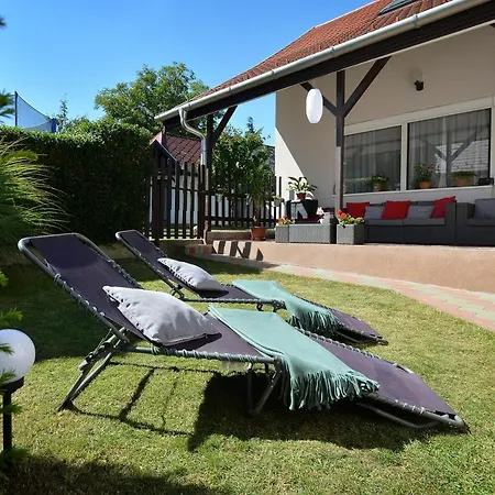 Hajduhegy Vendeghaz アパート